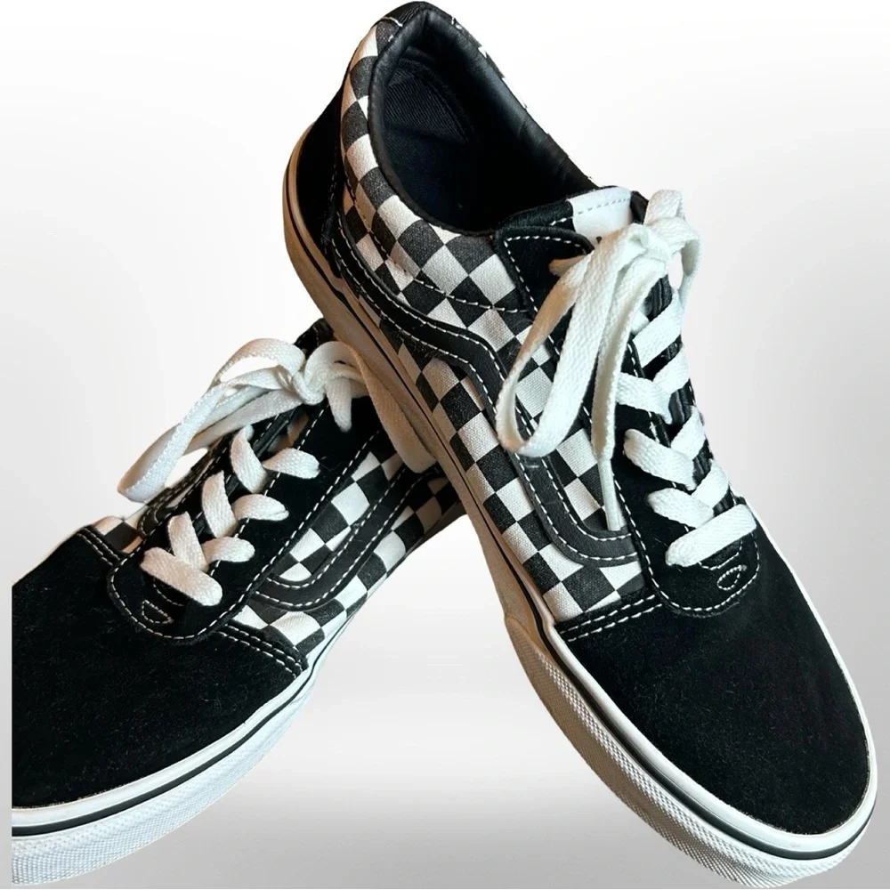 Unisex- Vans Black & White Checkered Lace-Up Sneakers – Youth Size 6